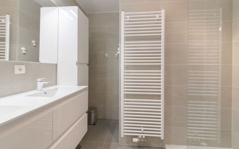 Bredene 733: Tap, Sink, Bathroom Cabinet, Plumbing Fixture, Mirror, Cabinetry, Building, Bathroom Sink, Countertop