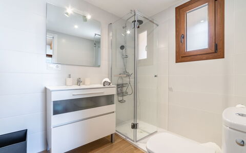 Sa Caseta des Camp: Mirror, Property, Plumbing Fixture, Sink, Building, Bathroom Cabinet, Tap, Cabinetry, Bathroom