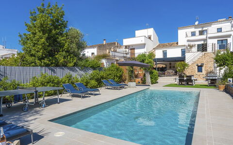 Can Rochet: Water, Plant, Property, Building, Sky, Swimming Pool, Azure, Tree, House, Body Of Water