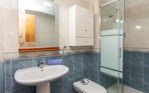 Vila de Oropesa Iv: Bathroom Sink, Bathroom, Sink, Plumbing Fixture, Flooring, Interior Design, Floor, Tap, Mirror, Toilet