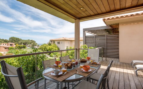 Côté Plage: Furniture, Property, Sky, Table, Plant, Flowerpot, Building, Chair, Wood, Interior Design