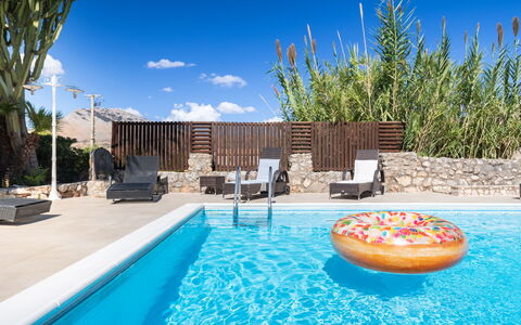 Nicole con Dependance: Water, Sky, Property, Plant, Blue, Azure, Swimming Pool, Outdoor Furniture, Cloud, Leisure