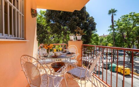 Rincon Dorado: Furniture, Table, Property, Chair, Building, Flowerpot, Sky, Window, Shade, Plant