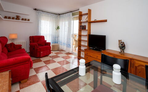 Cunit 63: Table, Property, Furniture, Couch, Wood, Interior Design, Living Room, Flooring, Floor, Hardwood