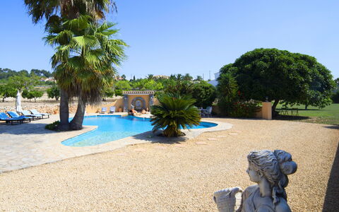 Los Mulet: Sky, Plant, Water, Tree, Nature, Blue, Azure, Grass, Shade, Swimming Pool