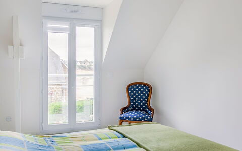 Plein Soleil: Furniture, Window, Building, Azure, Comfort, Shade, Textile, House, Wood