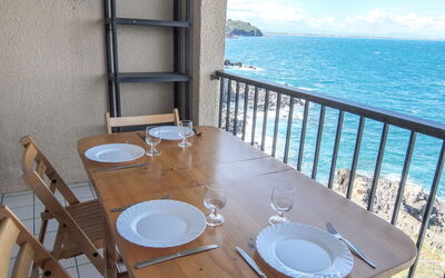 Collioure 400: Water, Table, Tableware, Property, Sky, Furniture, Building, Window, Blue, Chair