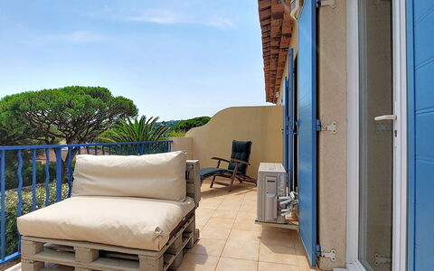 Les Grenadines: Family Car, Apartment, Luxury Vehicle, Mid-Size Car, Parking, Sedan, Compact Car, City Car