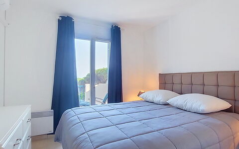 Les Grenadines: Bed, Furniture, Bedroom, Bedding, Bed Sheet, Interior Design, Linens, Room, Floor, Lighting