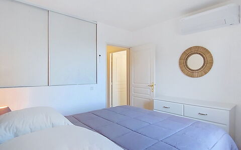 Les Grenadines: Furniture, Bed, Interior Design, Bedroom, Wall, Floor, Flooring, Bedding, Wood, Bed Sheet