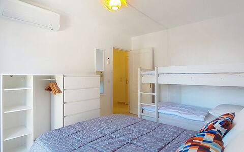 Les Grenadines: Interior Design, Flooring, Floor, Furniture, Ceiling, Wood, Bedroom, Bed, Room, Apartment