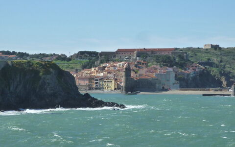 Les Batteries: Body Of Water, Headland, Coast, Sea, Cliff, Promontory, Coastal And Oceanic Landforms, Bight, Klippe, Water Resources