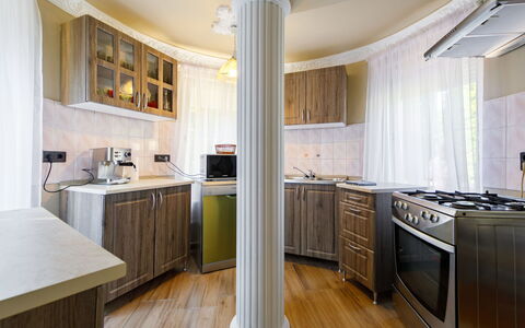 Big Thuja: Countertop, Cabinetry, Property, Furniture, Window, Kitchen, Table, Building, Wood, Kitchen Stove