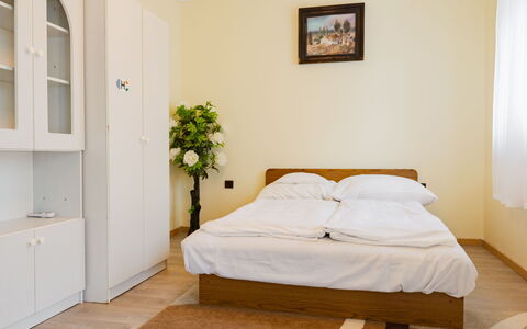 Big Thuja: Furniture, Bed, Bedroom, Interior Design, Bedding, Wood, Floor, Bed Sheet, Flooring, Room