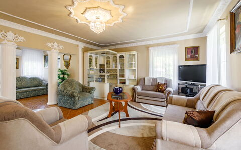 Big Thuja: Picture Frame, Furniture, Couch, Table, Building, Wood, Interior Design, Architecture, Studio Couch, Comfort