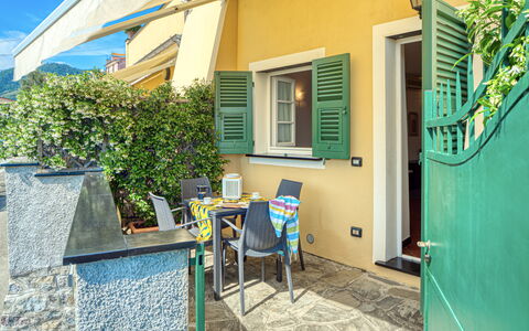 Villa Dell'erta - Levanto, Montale: Building, Plant, Window, Daytime, Property, Door, Blue, Green, Azure, Flowerpot