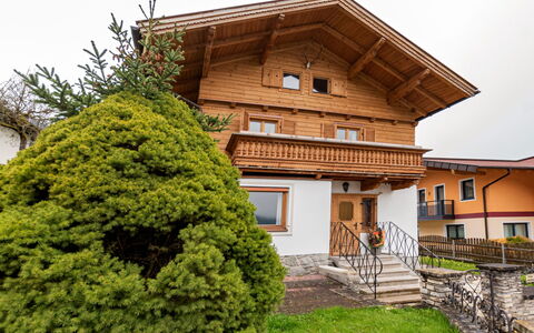 Haus Weickl: Plant, Building, Property, Window, Sky, House, Wood, Tree, Cottage, Grass