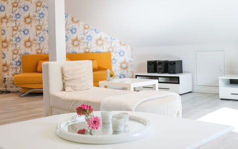 Sonnenschein: Property, Furniture, White, Table, Interior Design, Architecture, Floor, Flooring, Line, Wall