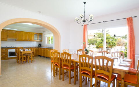 Nadaltenis: Table, Furniture, Chair, Wood, Interior Design, Kitchen & Dining Room Table, Floor, Wood Stain, Flooring, Dining Room