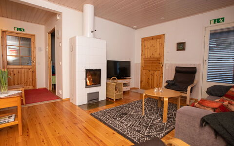 Vuolkuma B: Waterway, Bank, Watercourse, Lake, Cottage, Forest, Channel, Reservoir, Log Cabin