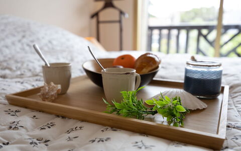 Les Princes: Food, Tableware, Dishware, Drinkware, Cup, Table, Wood, Plate, Ingredient