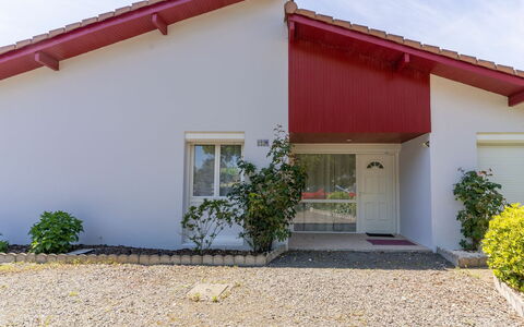 Les Trounques: Plant, Building, Window, Sky, Door, Land Lot, House, Shade, Facade