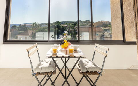 Odyssee 80: Furniture, Table, Flower, Property, Window, Building, Textile, Chair, Sky, Interior Design