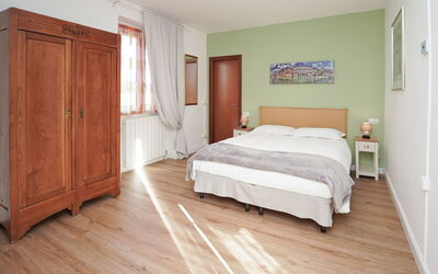 Accommodation:&nbsp;Tiffany 150.5