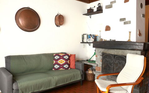 Chalet al Portic: Furniture, Wall, Flooring, Interior Design, Wood, Floor, Couch, Living Room, Room, Lighting