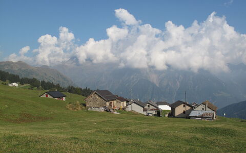 Chalet al Portic: Table, Plant, Tableware, Furniture, Sky, Property, Chair, Outdoor Furniture, Outdoor Table, Interior Design