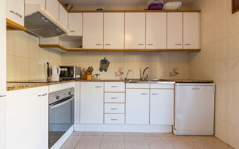 Mora Igor: Cabinetry, Countertop, Kitchen Sink, Property, Furniture, Sink, Kitchen Stove, Kitchen Appliance, Kitchen, Home Appliance