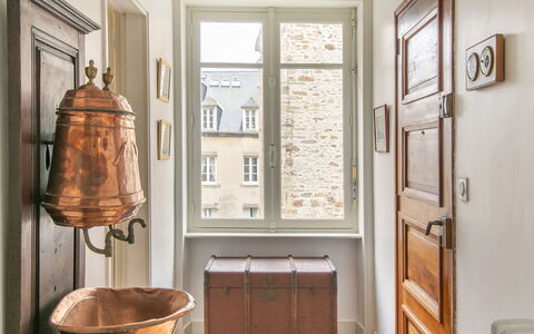 Le Cap Horn: Property, Cabinetry, Furniture, Window, Picture Frame, Wood, Building, Lighting, Interior Design