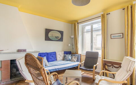 Le Cap Horn: Furniture, Property, Chair, Window, Picture Frame, Azure, Interior Design, Wood, Yellow, Comfort