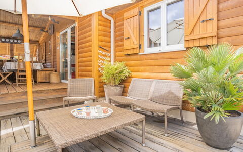 Landais: Plant, Furniture, Property, Window, Flowerpot, Wood, Building, Shade, Houseplant, Chair