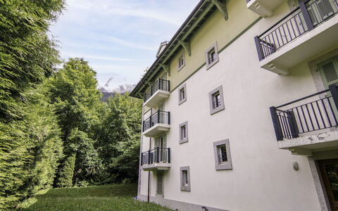 Les Jardins de L'Astoria: Plant, Window, Cloud, Building, Sky, Land Lot, Grass, Real Estate, Urban Design, Facade