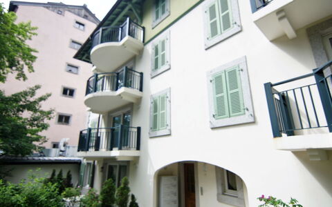 Les Jardins de L'Astoria: Plant, Building, Window, Urban Design, Neighbourhood, Material Property, Residential Area, Condominium, Facade