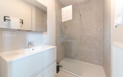 Accommodation:&nbsp;Green with Parking 482.3
