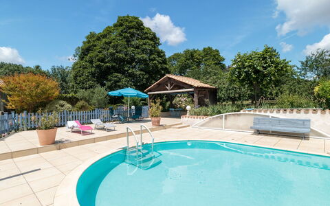 Au Bord du Canal: Water, Cloud, Sky, Plant, Swimming Pool, Azure, Tree, Outdoor Furniture, Building, Leisure
