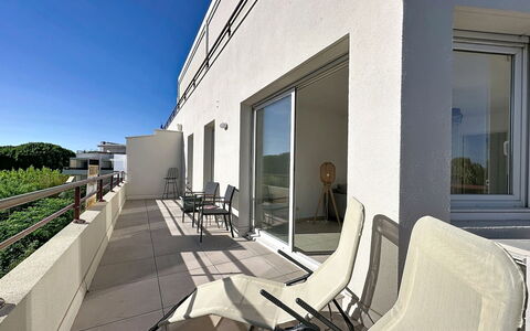 Port Camargue 155: Apartment, Human Settlement, Condominium, Hotel, Balcony, Villa