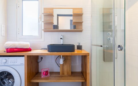 L'Auteuil: Cabinetry, Property, Furniture, Building, Table, Wood, Mirror, Shelving, Tap, Interior Design