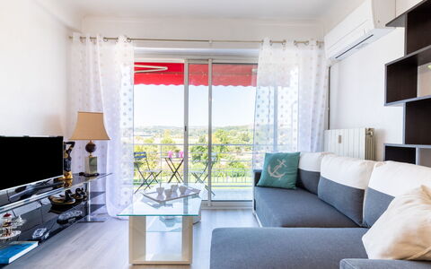 L'Auteuil: Property, Furniture, Couch, Blue, Shade, Window, Living Room, Interior Design, Comfort, Flooring