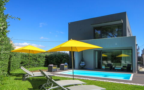 Da Maria: Sky, Property, Plant, Building, Shade, Window, Outdoor Furniture, Swimming Pool, House, Rectangle