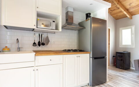 Jorge: Cabinetry, Kitchen Sink, Sink, Countertop, Property, Furniture, Building, Tap, Wood, Kitchen