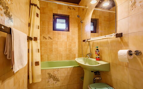 Suzy: Brown, Tap, Plumbing Fixture, Sink, Property, Bathroom Sink, Mirror, Bathroom, Shower Head, Building