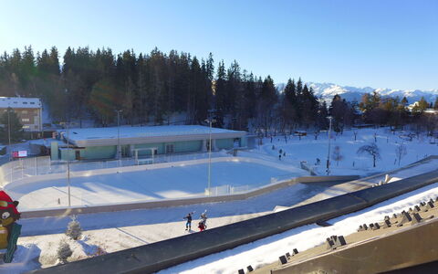 Les Vignettes 42: Sky, Snow, Building, Tree, Swimming Pool, Slope, Freezing, Leisure, Winter, Landscape