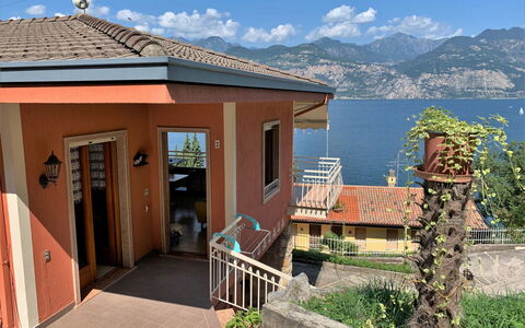 Ilde: Sky, Plant, Building, Cloud, Property, Window, Door, Azure, Mountain, Water