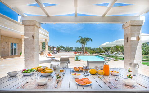 Villa Ofelia: Table, Property, Sky, Window, Plant, Swimming Pool, Azure, Interior Design, Shade, Outdoor Furniture