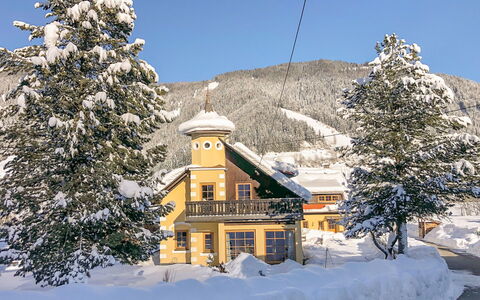 Gnesau 1: Sky, Snow, Building, Daytime, Window, Mountain, Tree, Slope, Larch, House