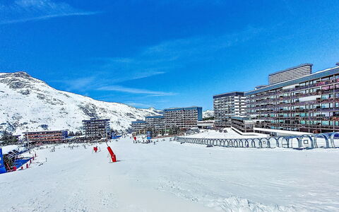 Les Menuires 694: Winter, Apartment, Condominium, Snow, Freezing, Resort Town, Glacial Landform, Vacation, Piste