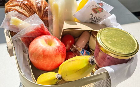 Balatonszemes 836: Food, Basket, Bottle, Fruit, Picnic, Brunch, Breakfast